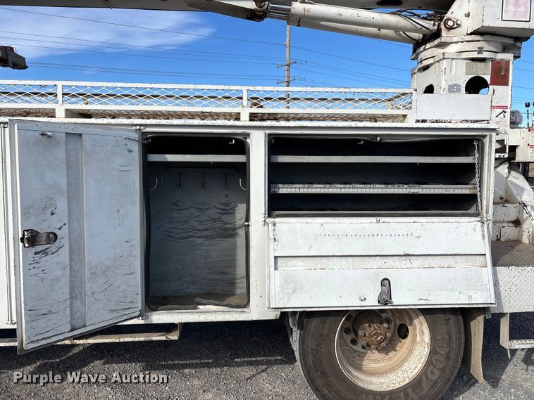 image for item DW7430 2005 Freightliner Business Class M2 digger derrick truck