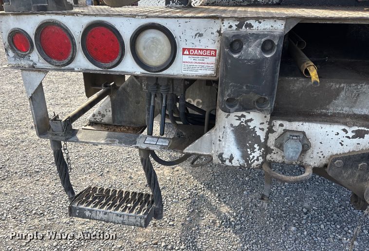 image for item DW7430 2005 Freightliner Business Class M2 digger derrick truck