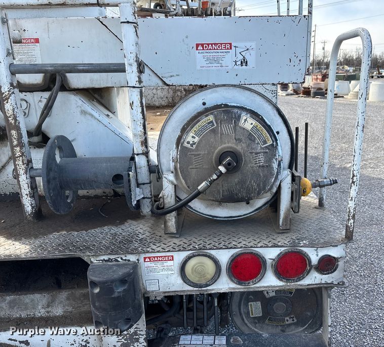 image for item DW7430 2005 Freightliner Business Class M2 digger derrick truck