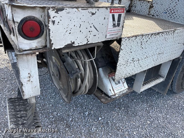 image for item DW7430 2005 Freightliner Business Class M2 digger derrick truck