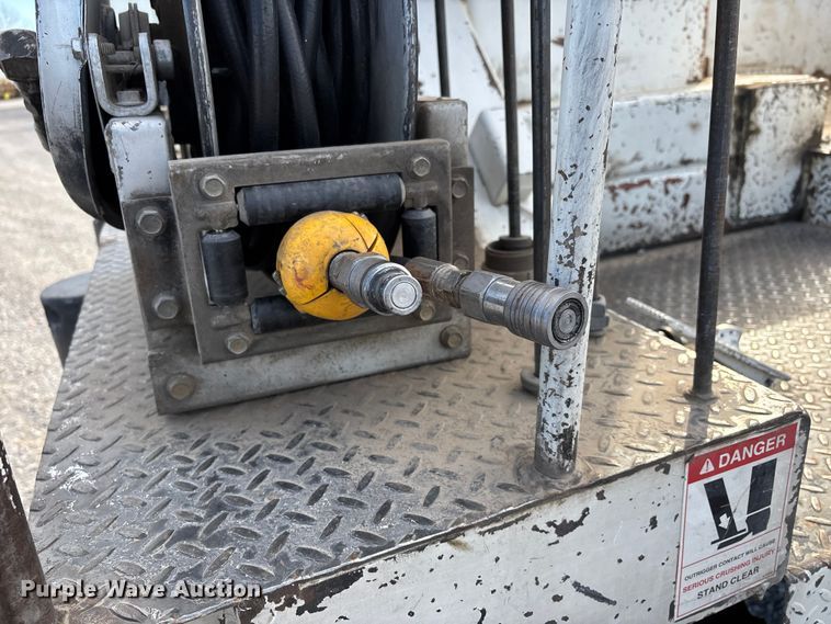 image for item DW7430 2005 Freightliner Business Class M2 digger derrick truck