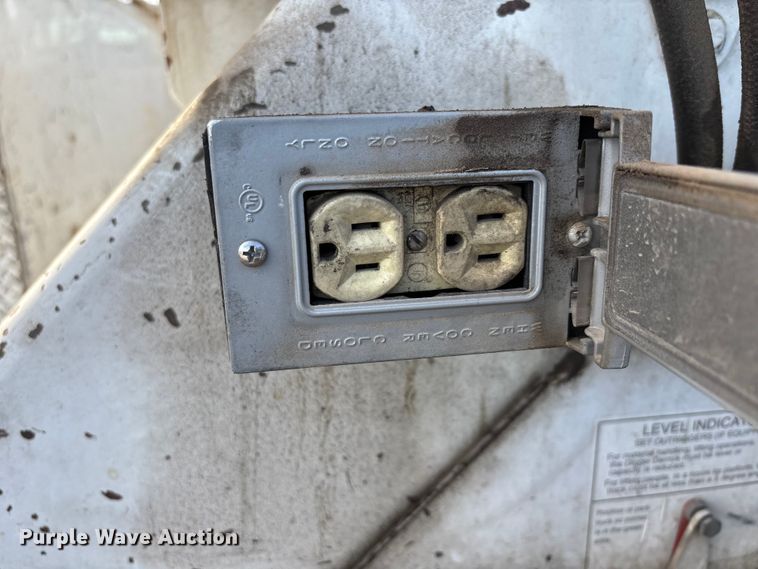 image for item DW7430 2005 Freightliner Business Class M2 digger derrick truck