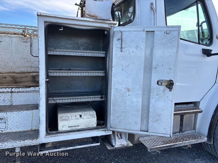 image for item DW7430 2005 Freightliner Business Class M2 digger derrick truck