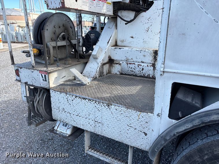 image for item DW7430 2005 Freightliner Business Class M2 digger derrick truck