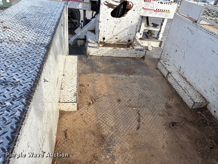 image for item DW7430 2005 Freightliner Business Class M2 digger derrick truck