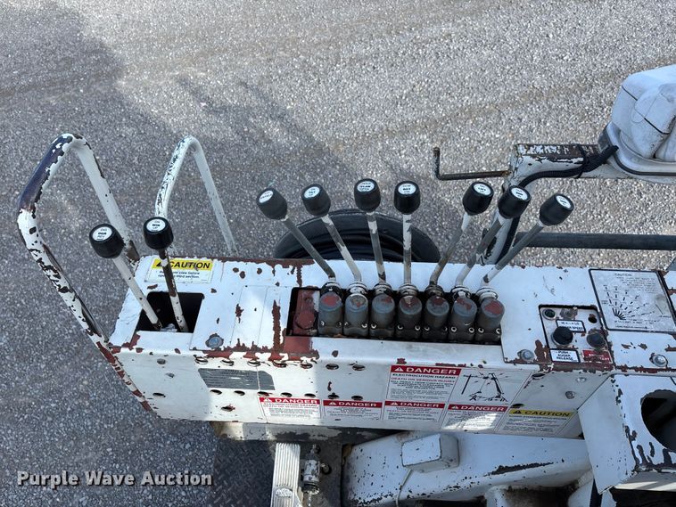 image for item DW7430 2005 Freightliner Business Class M2 digger derrick truck