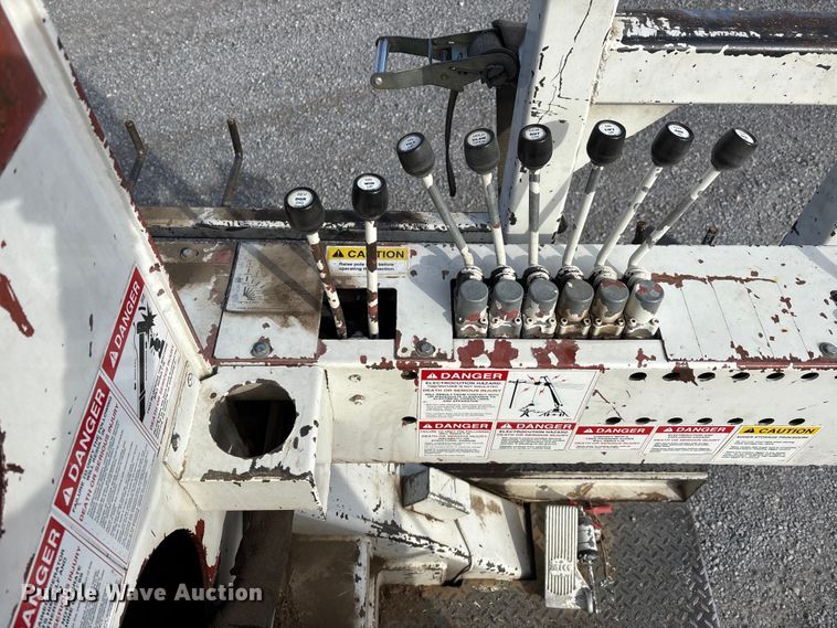 image for item DW7430 2005 Freightliner Business Class M2 digger derrick truck