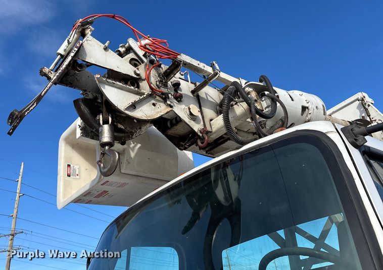 image for item DW7430 2005 Freightliner Business Class M2 digger derrick truck