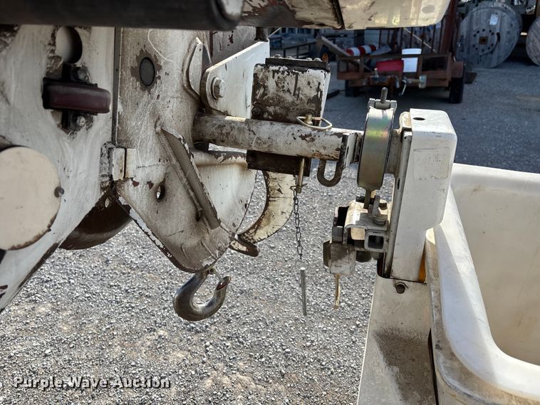 image for item DW7430 2005 Freightliner Business Class M2 digger derrick truck