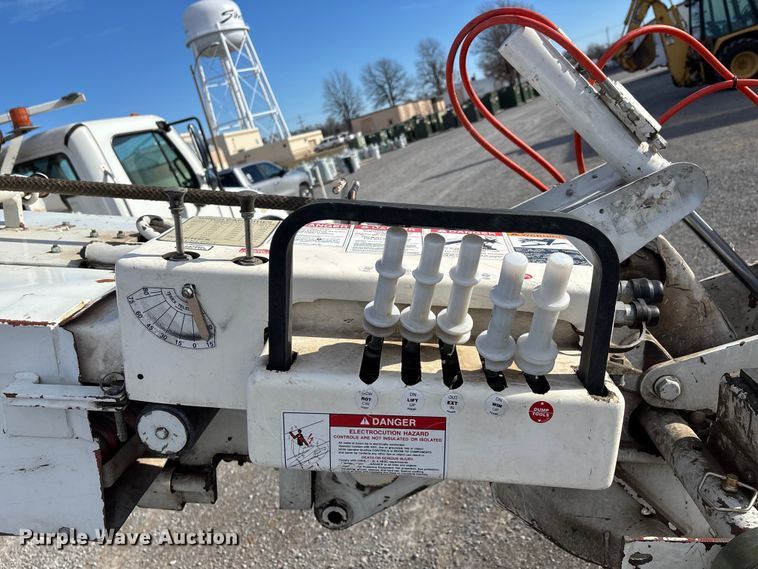 image for item DW7430 2005 Freightliner Business Class M2 digger derrick truck