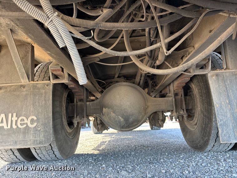 image for item DW7430 2005 Freightliner Business Class M2 digger derrick truck