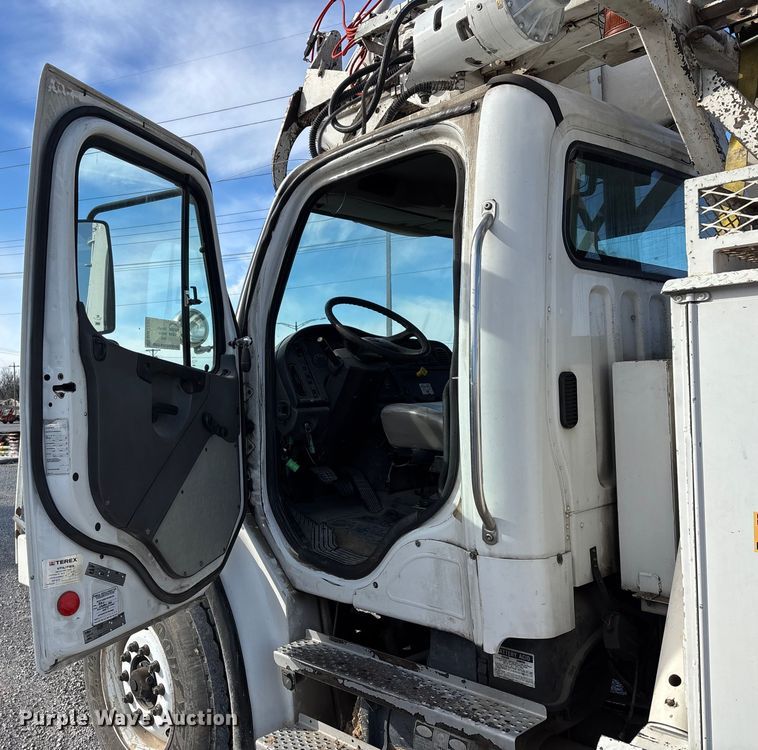 image for item DW7430 2005 Freightliner Business Class M2 digger derrick truck