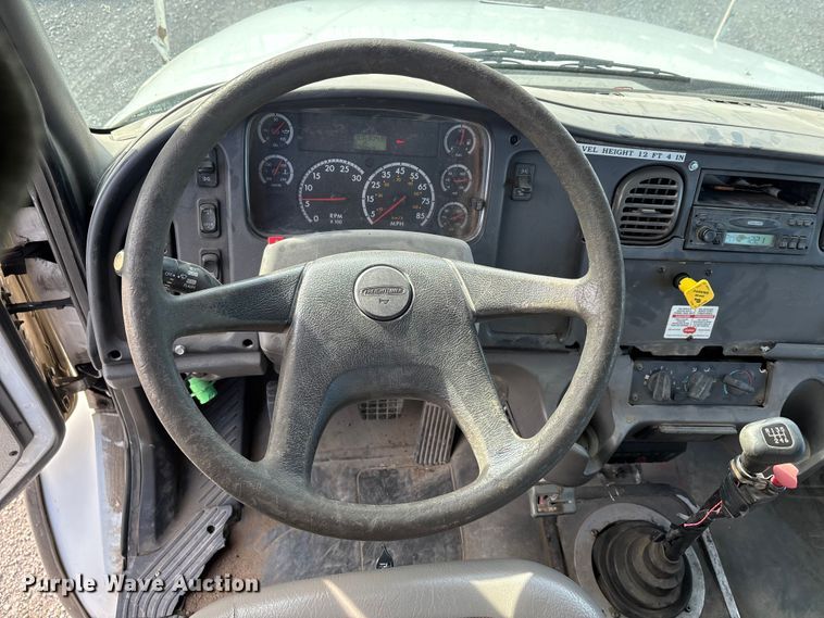 image for item DW7430 2005 Freightliner Business Class M2 digger derrick truck