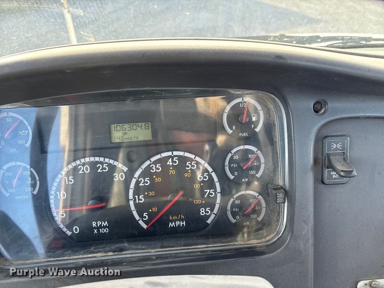 image for item DW7430 2005 Freightliner Business Class M2 digger derrick truck