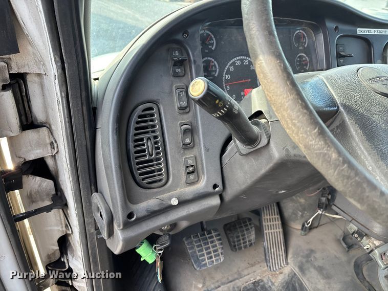 image for item DW7430 2005 Freightliner Business Class M2 digger derrick truck