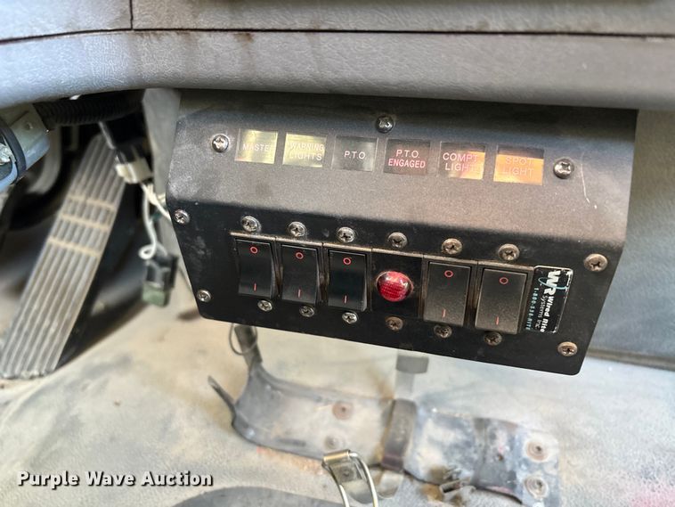 image for item DW7430 2005 Freightliner Business Class M2 digger derrick truck