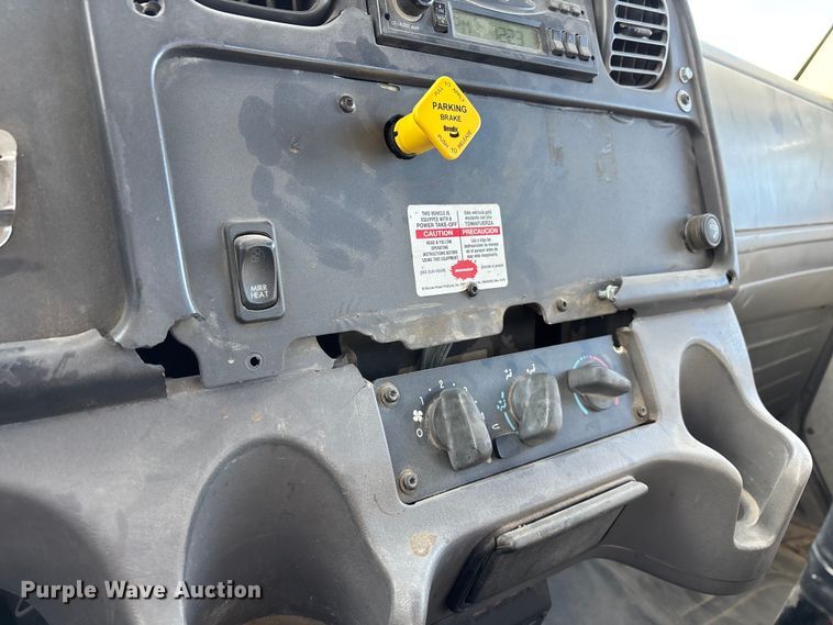 image for item DW7430 2005 Freightliner Business Class M2 digger derrick truck