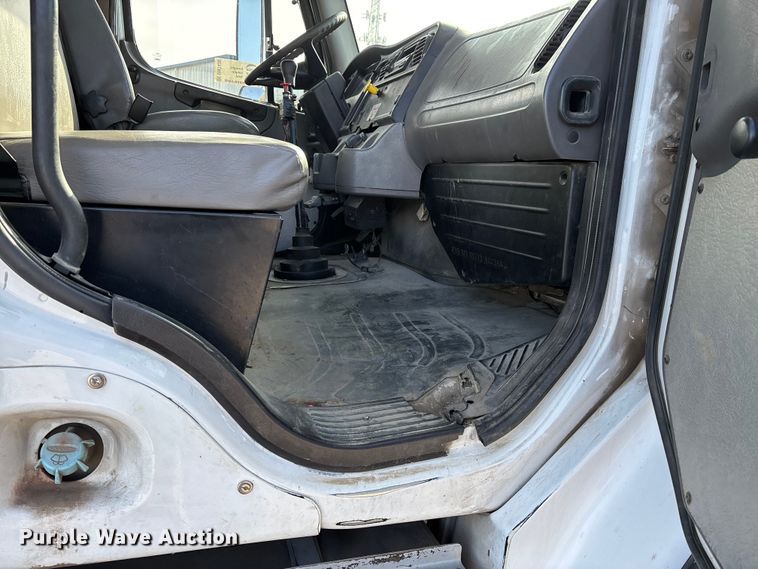 image for item DW7430 2005 Freightliner Business Class M2 digger derrick truck