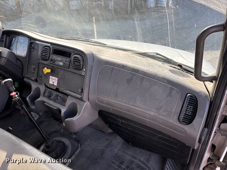 image for item DW7430 2005 Freightliner Business Class M2 digger derrick truck