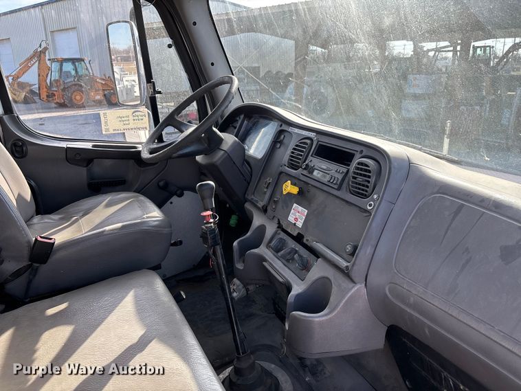 image for item DW7430 2005 Freightliner Business Class M2 digger derrick truck