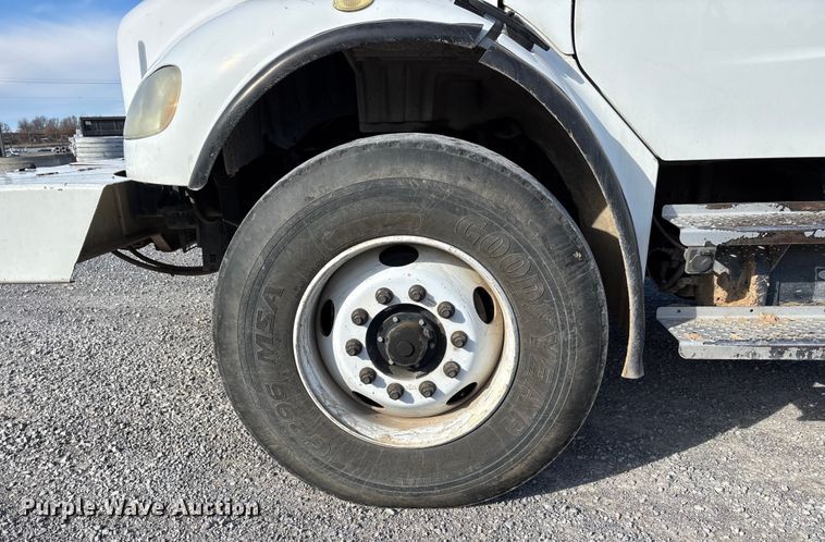 image for item DW7430 2005 Freightliner Business Class M2 digger derrick truck