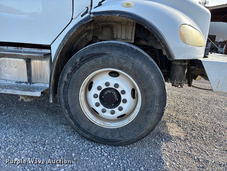 image for item DW7430 2005 Freightliner Business Class M2 digger derrick truck