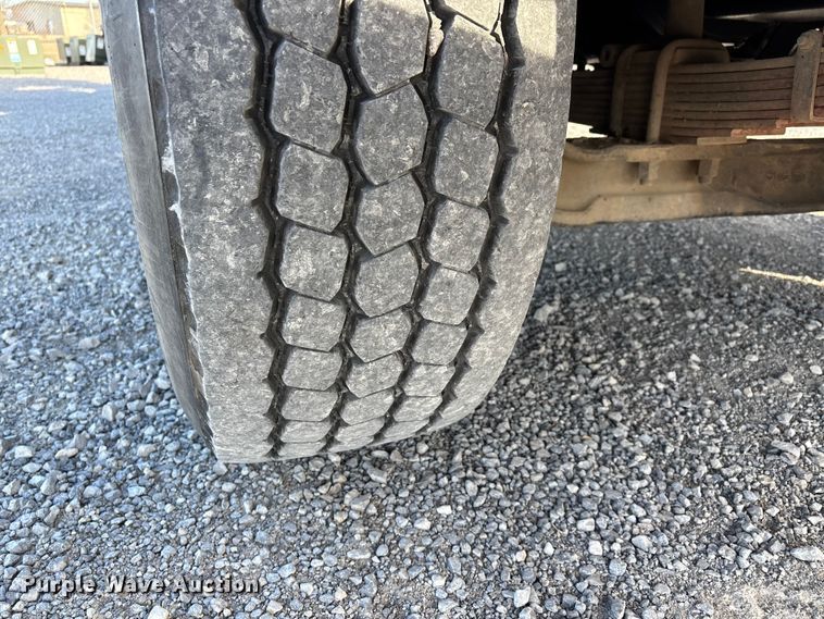 image for item DW7430 2005 Freightliner Business Class M2 digger derrick truck