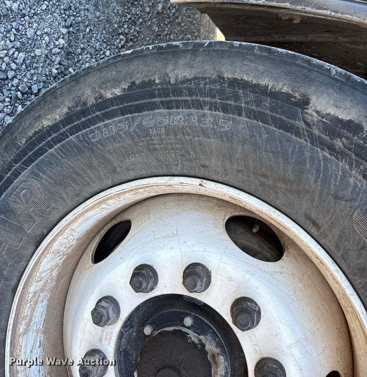 image for item DW7430 2005 Freightliner Business Class M2 digger derrick truck