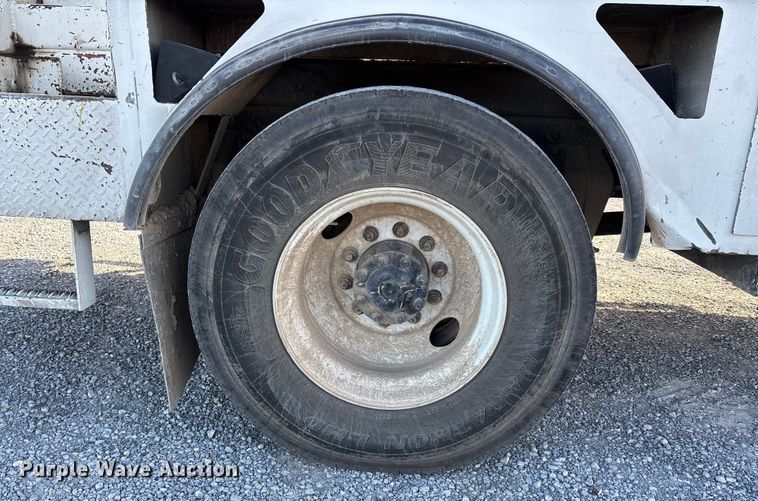 image for item DW7430 2005 Freightliner Business Class M2 digger derrick truck