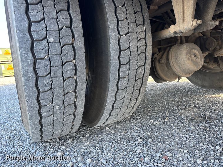 image for item DW7430 2005 Freightliner Business Class M2 digger derrick truck