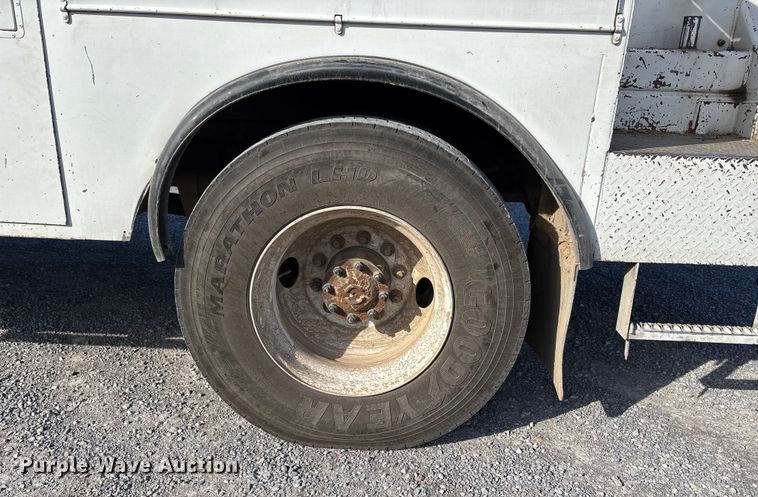 image for item DW7430 2005 Freightliner Business Class M2 digger derrick truck