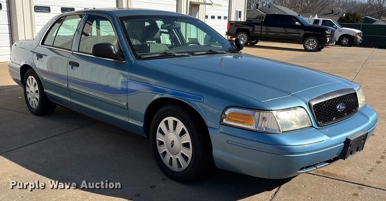 image for item DW7431 2011 Ford Crown Victoria Police Interceptor 
