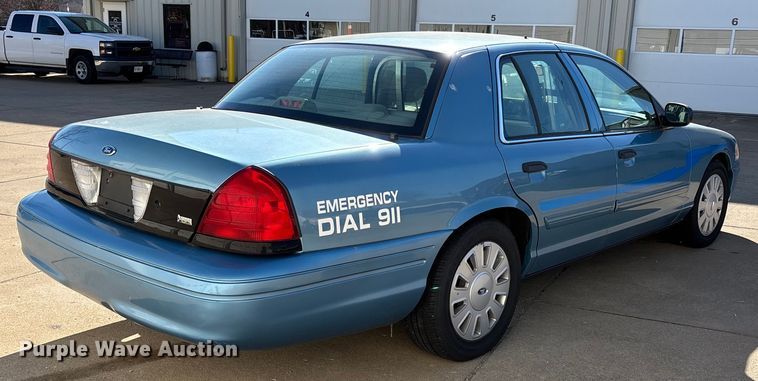 image for item DW7431 2011 Ford Crown Victoria Police Interceptor 