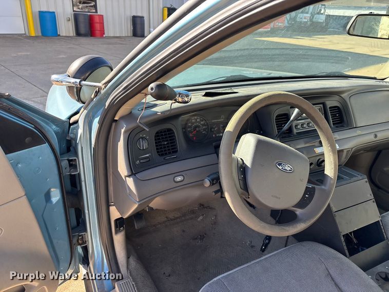 image for item DW7431 2011 Ford Crown Victoria Police Interceptor 