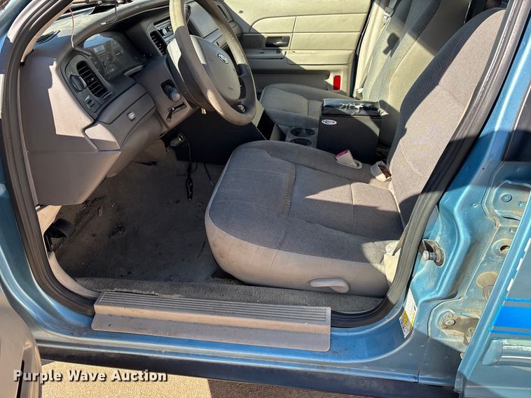 image for item DW7431 2011 Ford Crown Victoria Police Interceptor 