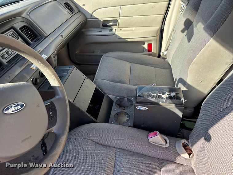 image for item DW7431 2011 Ford Crown Victoria Police Interceptor 