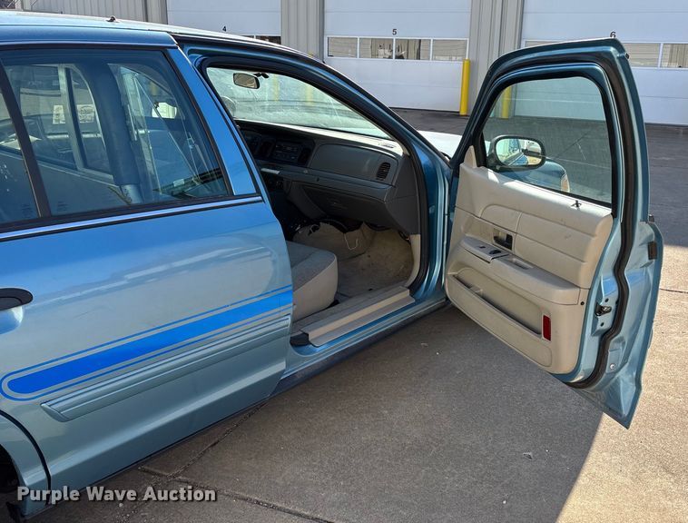 image for item DW7431 2011 Ford Crown Victoria Police Interceptor 