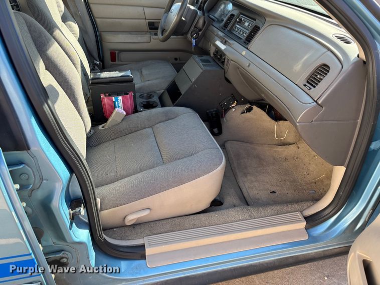 image for item DW7431 2011 Ford Crown Victoria Police Interceptor 