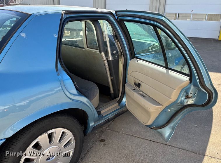 image for item DW7431 2011 Ford Crown Victoria Police Interceptor 