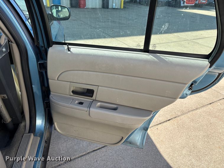 image for item DW7431 2011 Ford Crown Victoria Police Interceptor 