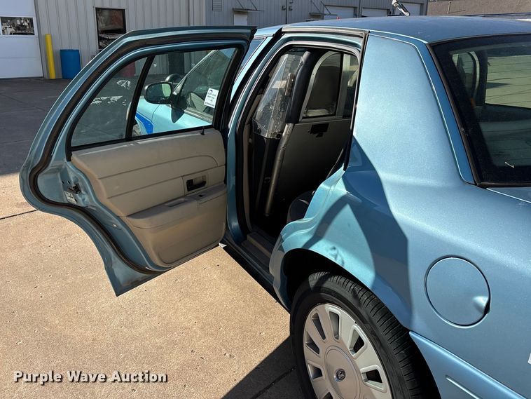 image for item DW7431 2011 Ford Crown Victoria Police Interceptor 