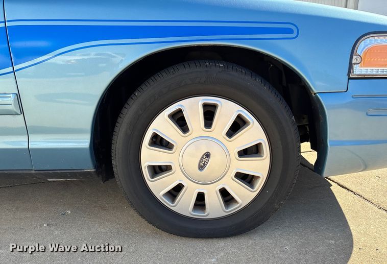 image for item DW7431 2011 Ford Crown Victoria Police Interceptor 