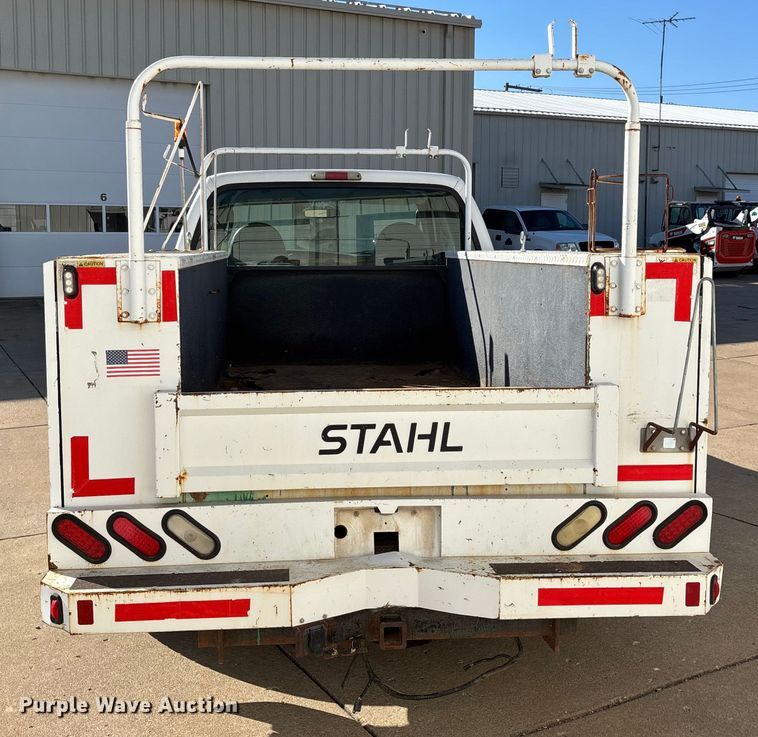 image for item DW7432 2005 Ford F250 XL Super Duty Ext. Cab utility bed pickup truck