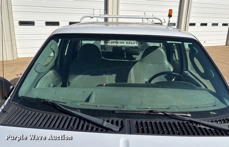 image for item DW7432 2005 Ford F250 XL Super Duty Ext. Cab utility bed pickup truck