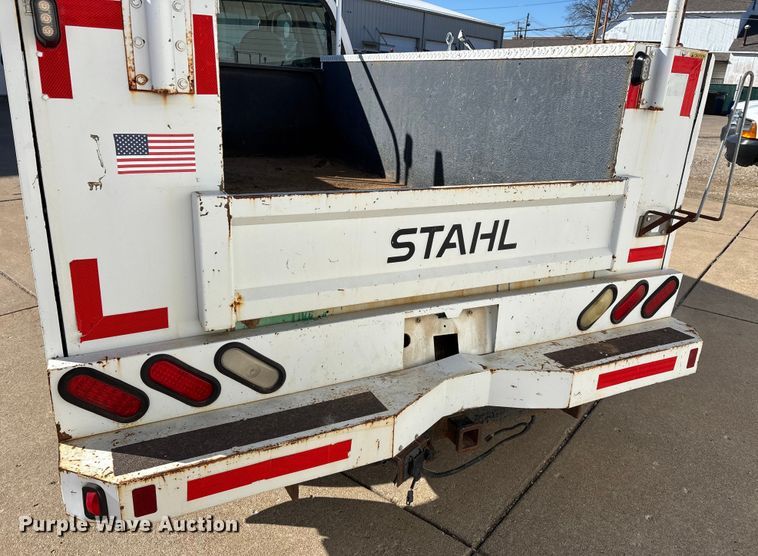 image for item DW7432 2005 Ford F250 XL Super Duty Ext. Cab utility bed pickup truck