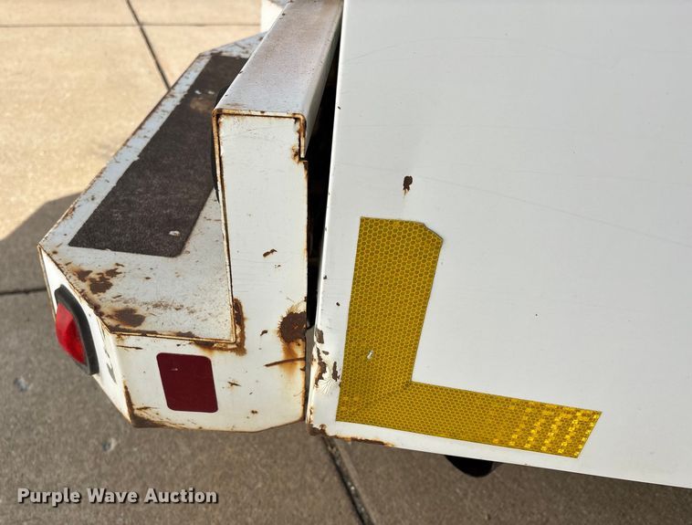 image for item DW7432 2005 Ford F250 XL Super Duty Ext. Cab utility bed pickup truck