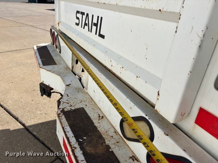 image for item DW7432 2005 Ford F250 XL Super Duty Ext. Cab utility bed pickup truck