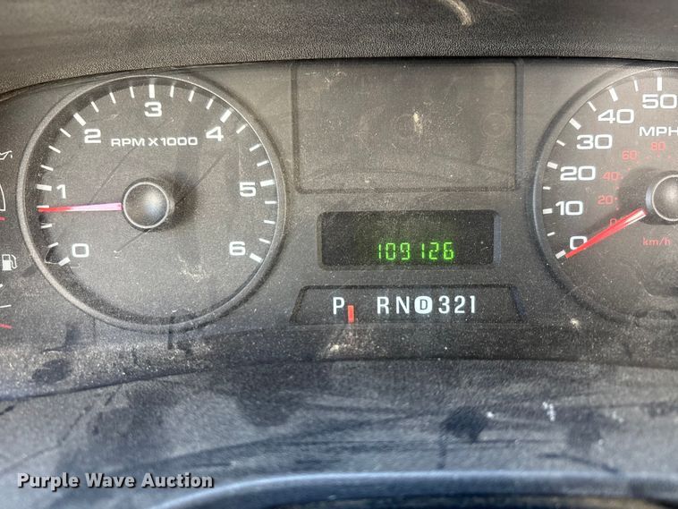 image for item DW7432 2005 Ford F250 XL Super Duty Ext. Cab utility bed pickup truck