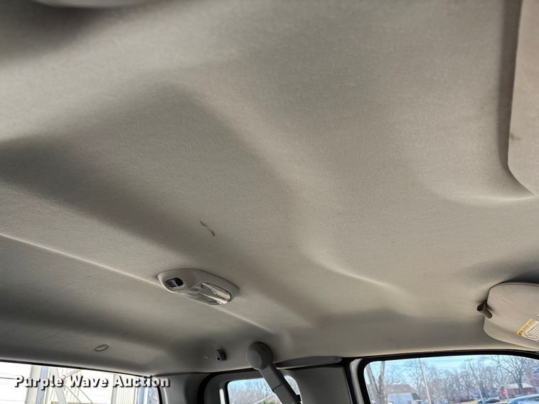 image for item DW7432 2005 Ford F250 XL Super Duty Ext. Cab utility bed pickup truck