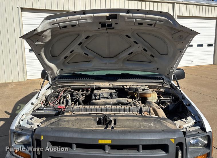 image for item DW7432 2005 Ford F250 XL Super Duty Ext. Cab utility bed pickup truck